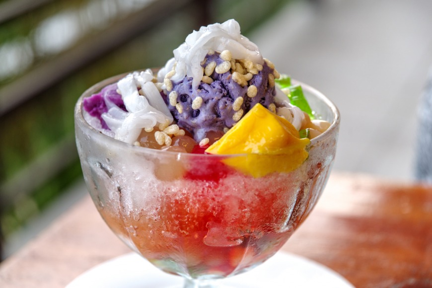 Best Filipino street foods to try - halo halo